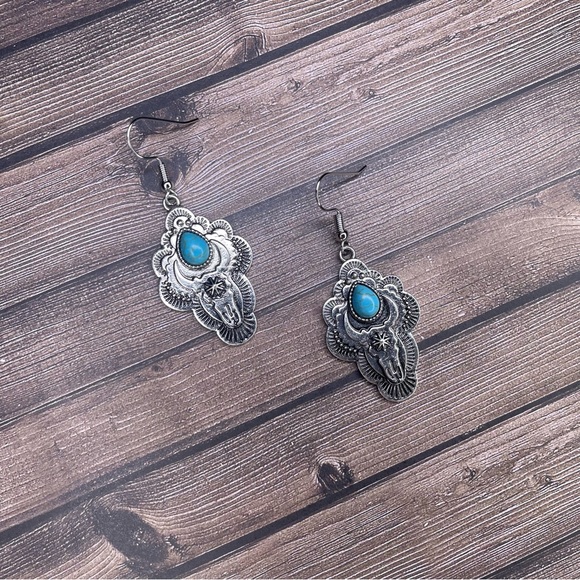 Jewelry - Western style earrings
